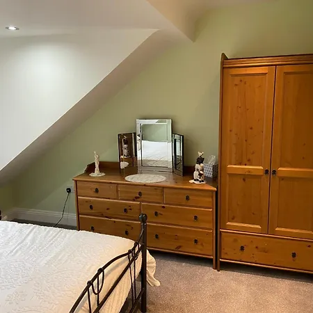 Four Oaks, Kintbury. Private Self-Catering Annex. Apartment Exterior photo