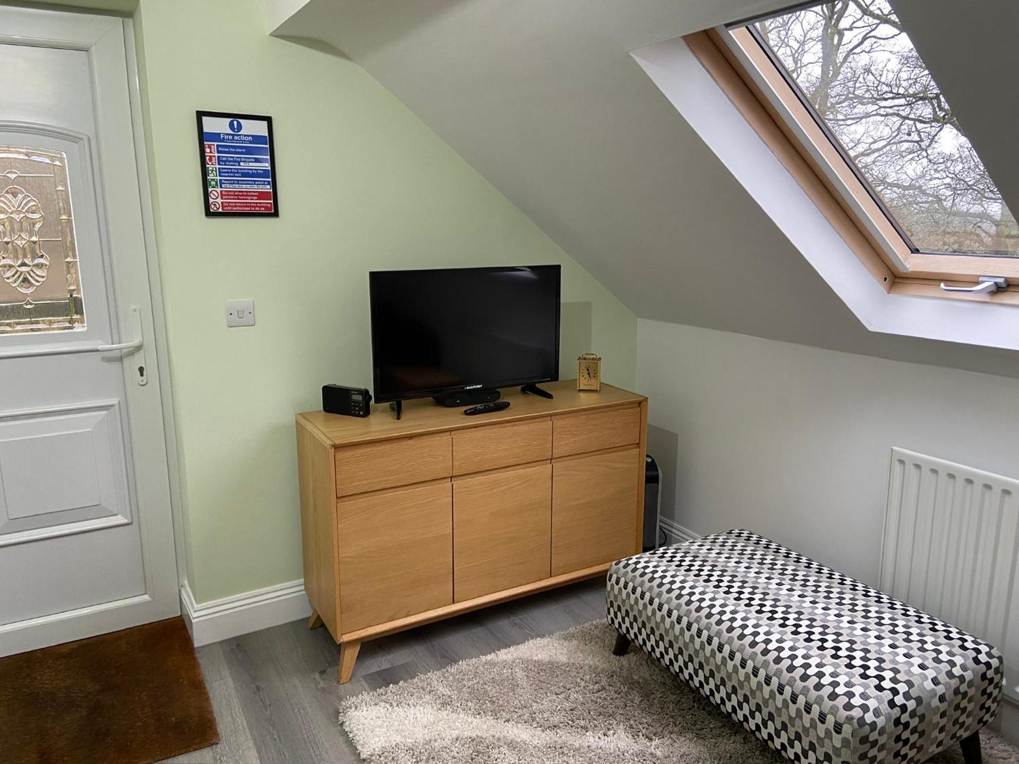 Four Oaks, Kintbury. Private Self-catering Annex. Apartamento *
