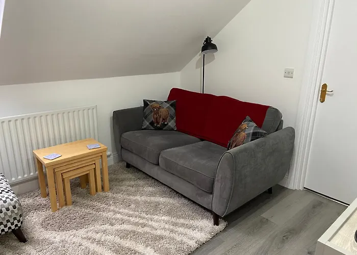 Four Oaks, Kintbury. Private Self-Catering Annex.