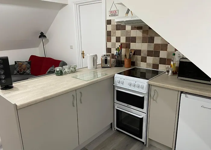 Four Oaks, Kintbury. Private Self-Catering Annex.