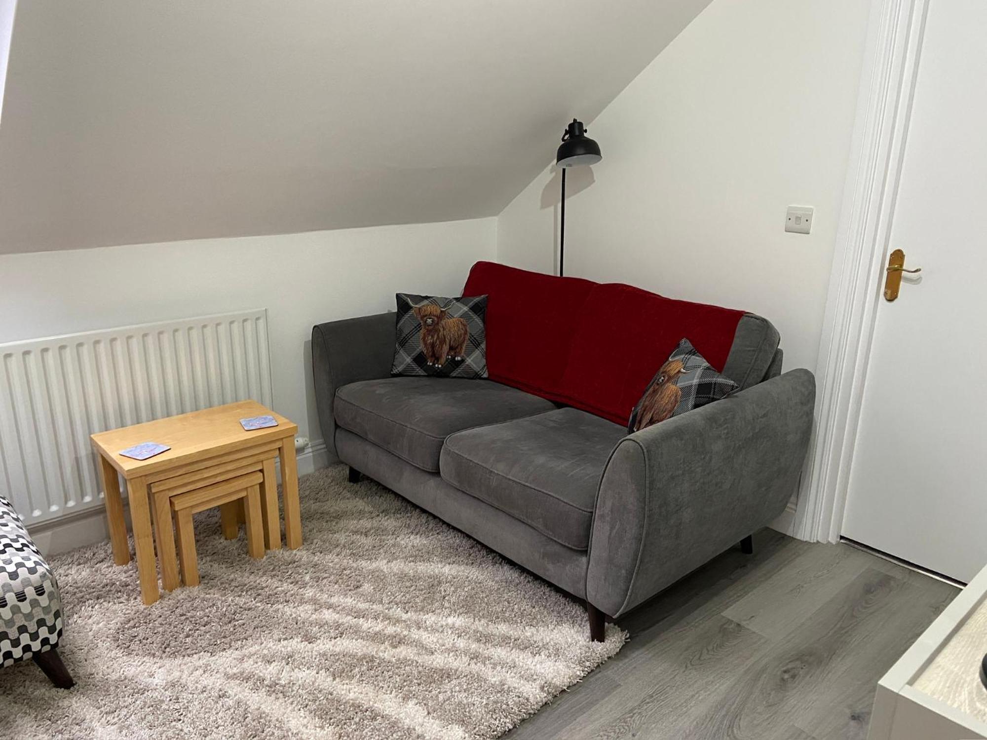 Four Oaks, Kintbury. Private Self-catering Annex. Kintbury