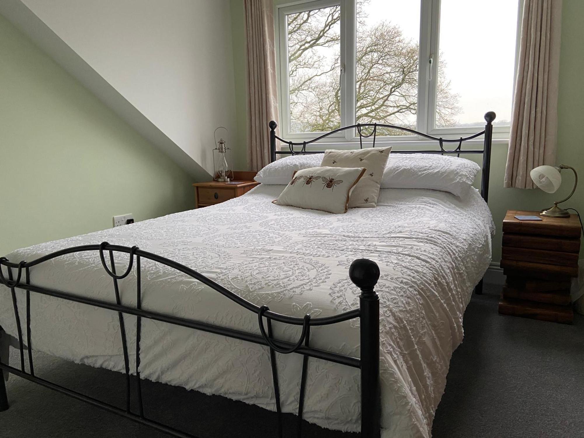 Four Oaks, Kintbury. Private Self-catering Annex. Apartment *
